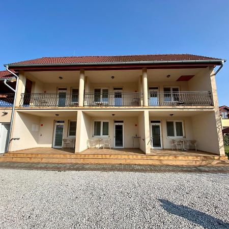 Apartmanovy Dom Flora Veľký Meder Extérieur photo