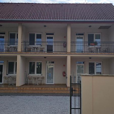 Apartmanovy Dom Flora Veľký Meder Extérieur photo