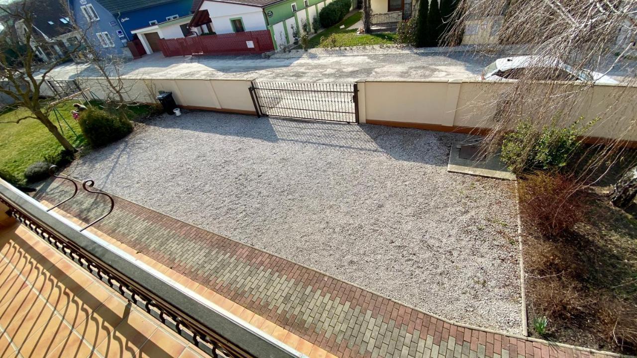 Apartmanovy Dom Flora Veľký Meder Extérieur photo