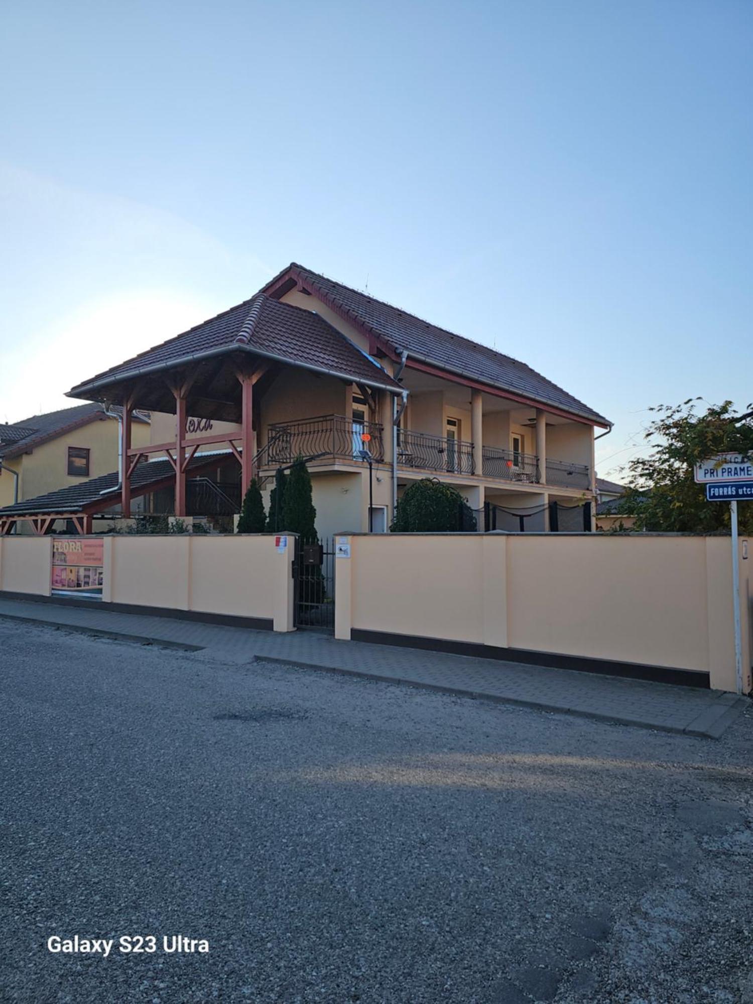 Apartmanovy Dom Flora Veľký Meder Extérieur photo